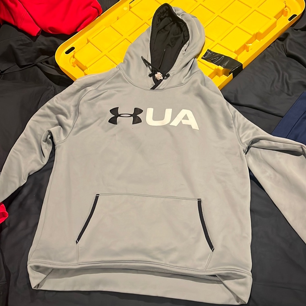 Under Armour Large Hooded sweatshirt